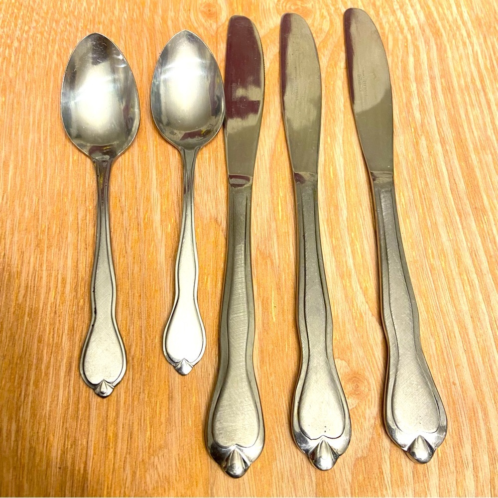 Cambridge Stainless Steel Flatware 3 Knives and 2 Spoons.